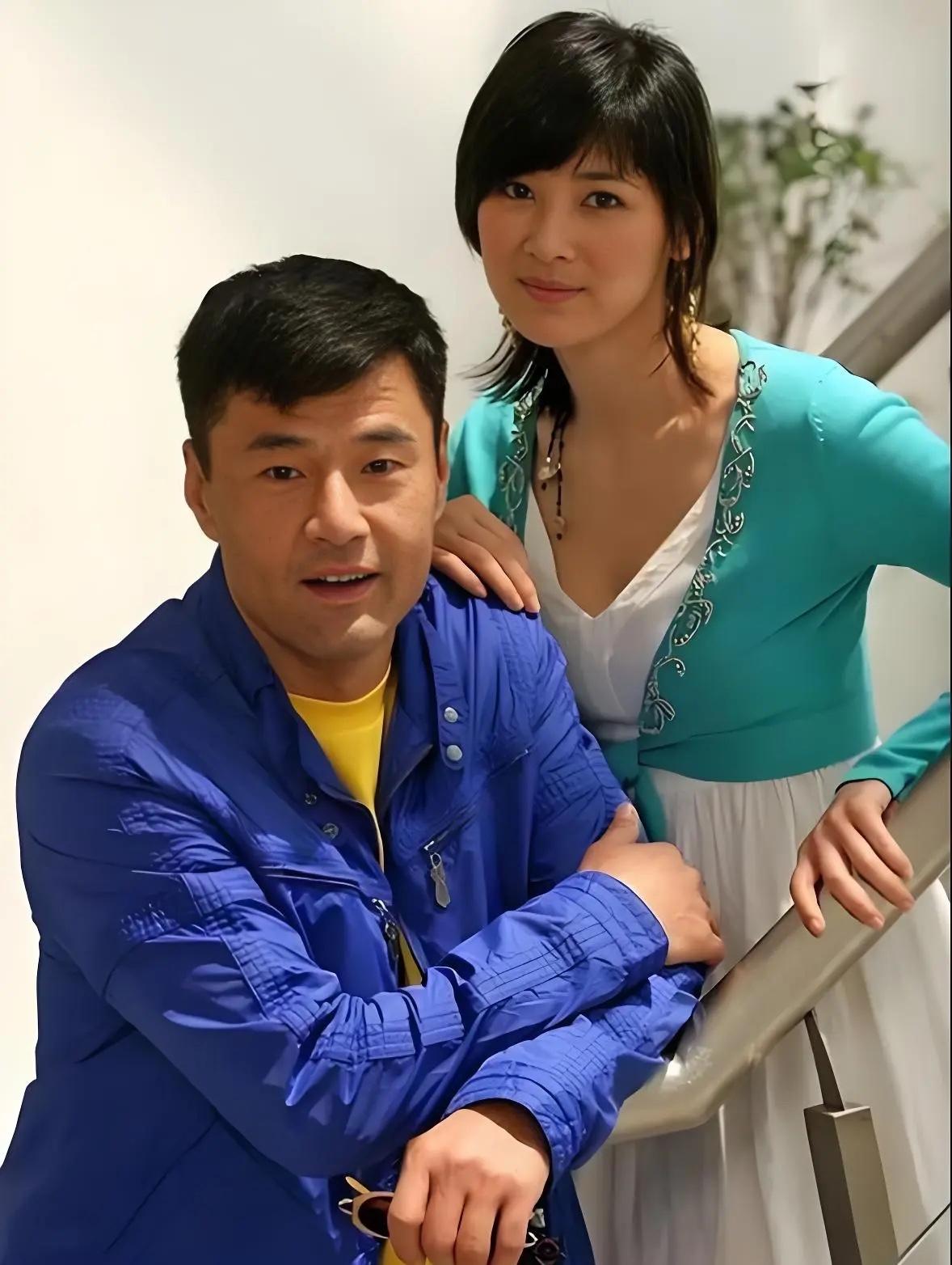 [点赞]于荣光怎么也想不通，结婚35年以来，他零绯闻，钱他赚、饭他做，十分宠爱