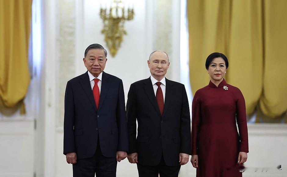 【苏林称普京是越南人民的亲密兄弟】莫斯科时间2026年9月9日，越南领导人苏