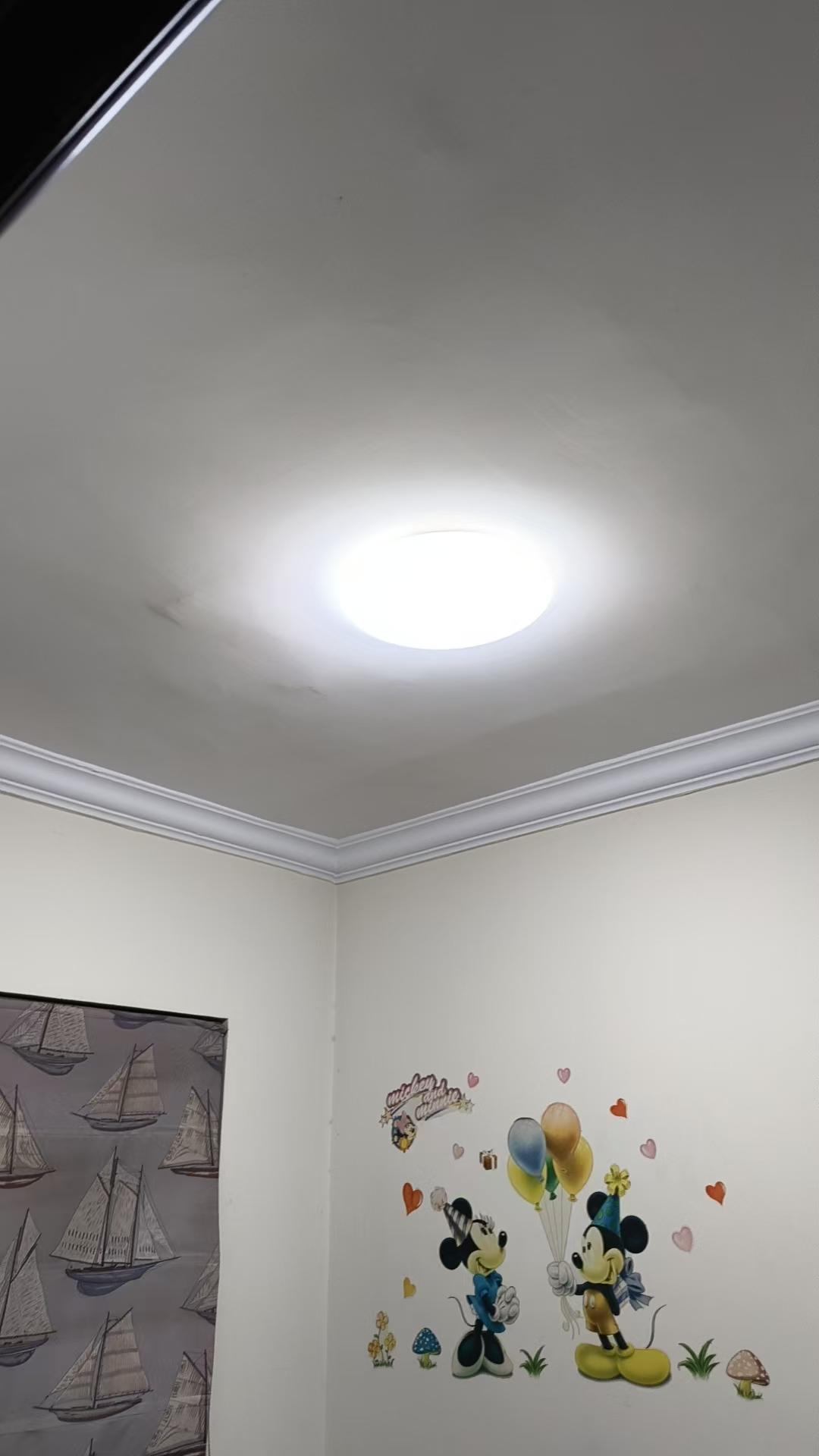 租户刚刚打电话来说卧室灯坏了，我联系物业人家答应明天来，可这个90后小伙竟然说他