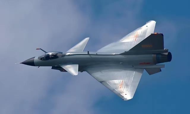 一旦歼10CE降落在平壤，下一秒，美军的F-35、萨德雷达和日本的出云号航母，就