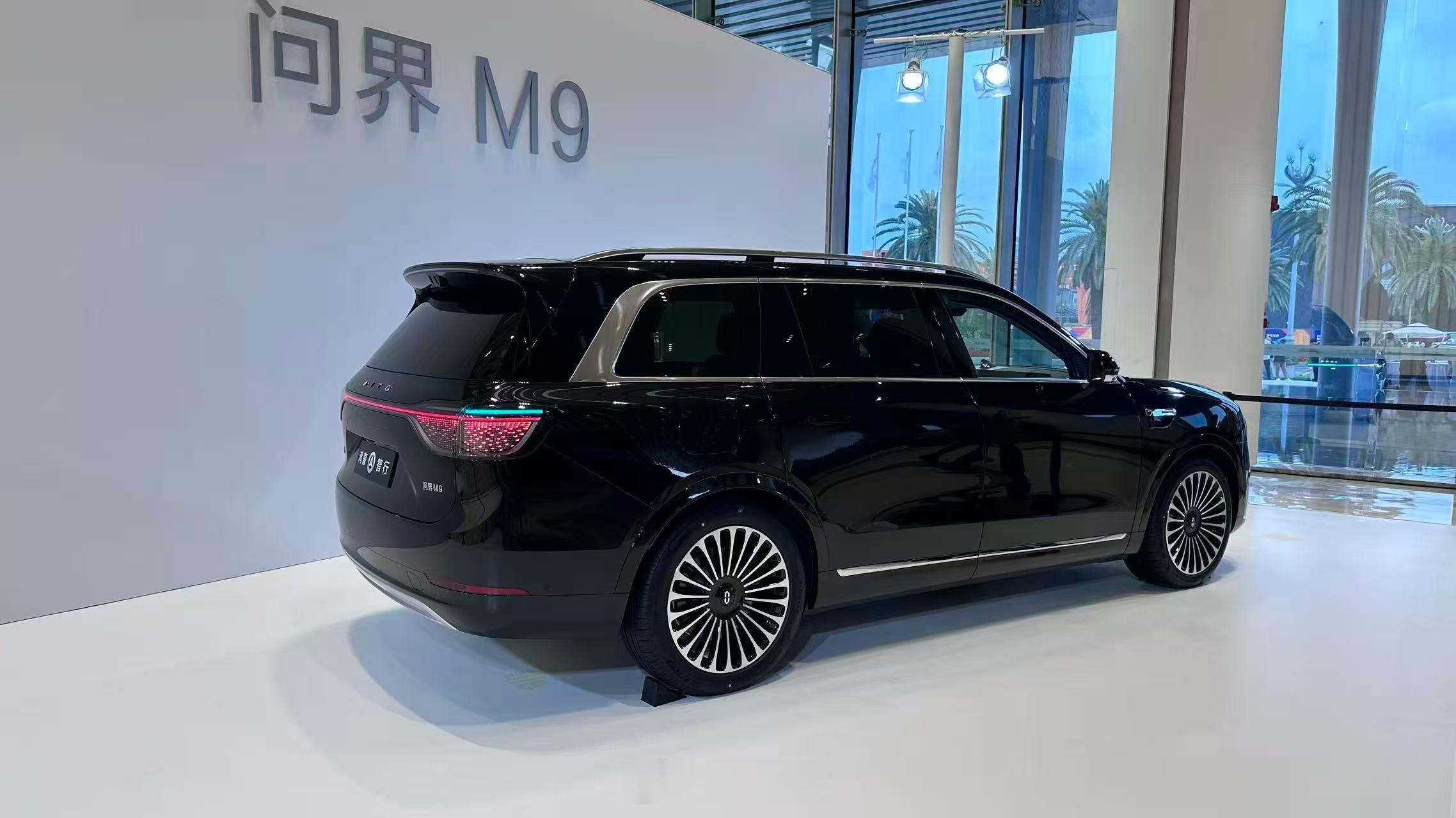 全新一代问界M9系列开启预售预售价格49.98万元起。并且推出问界M9Ult