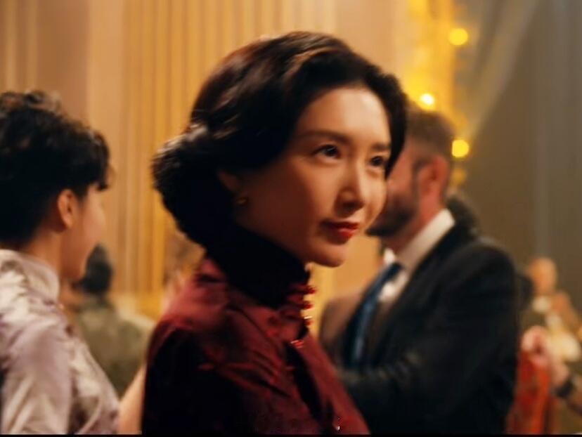 江疏影邪恶波波头电视剧醒来江疏影在《醒来》里这个波波头我直接喊姐！皮鞋声一响波