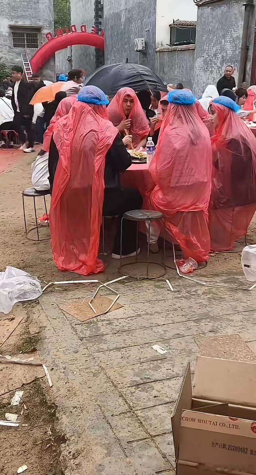 一看就是大户人家，还有阿富汗的亲戚。