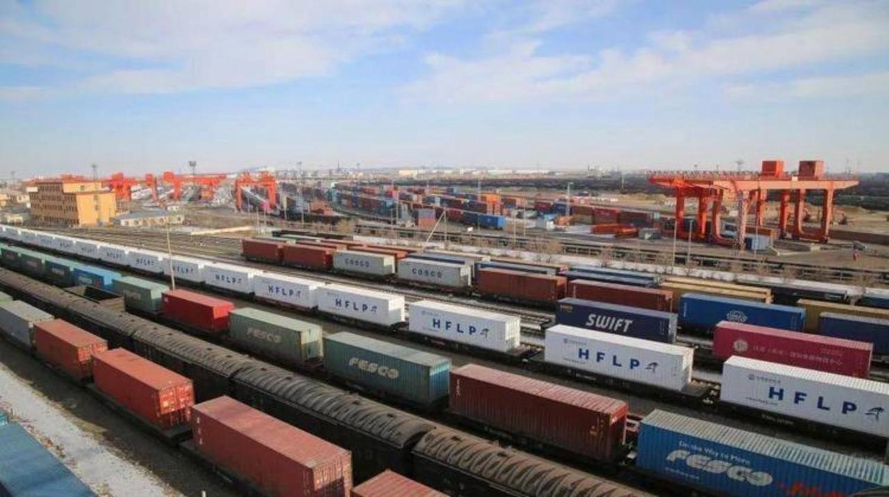 上次中欧班列停运，是因为波兰关闭了边境，现在又来了。中欧班列是连接中国和欧洲