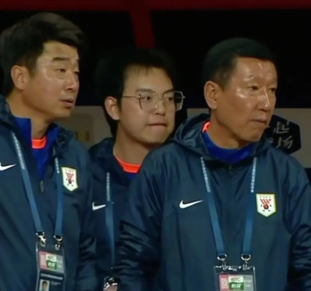 崔康熙这个经纪团队都是些什么人啊？老崔在韩国教练中也算是韩国教父级人物了，怎么这