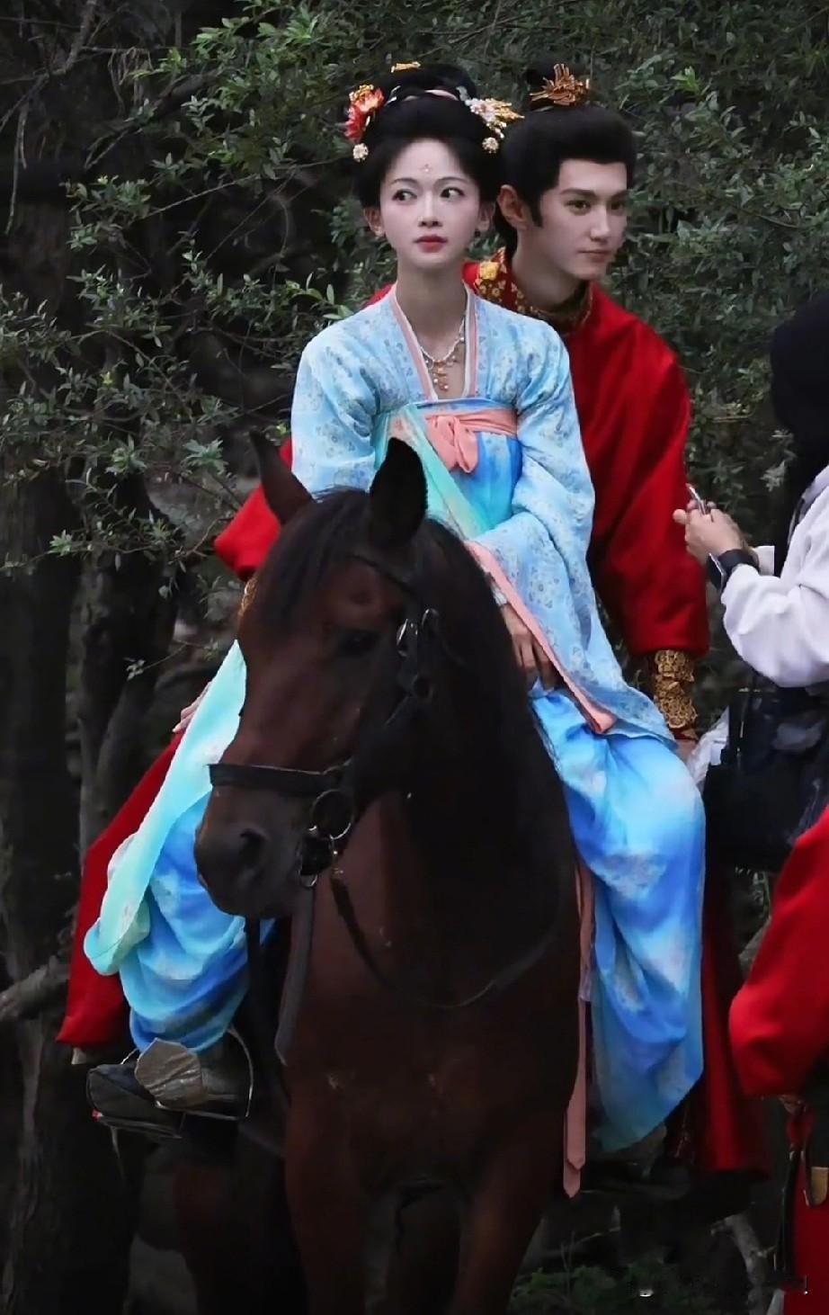 说实话，我个人不讨厌陈哲远，但是对他的部分粉丝，实在是有点无语(ー_ー)!!