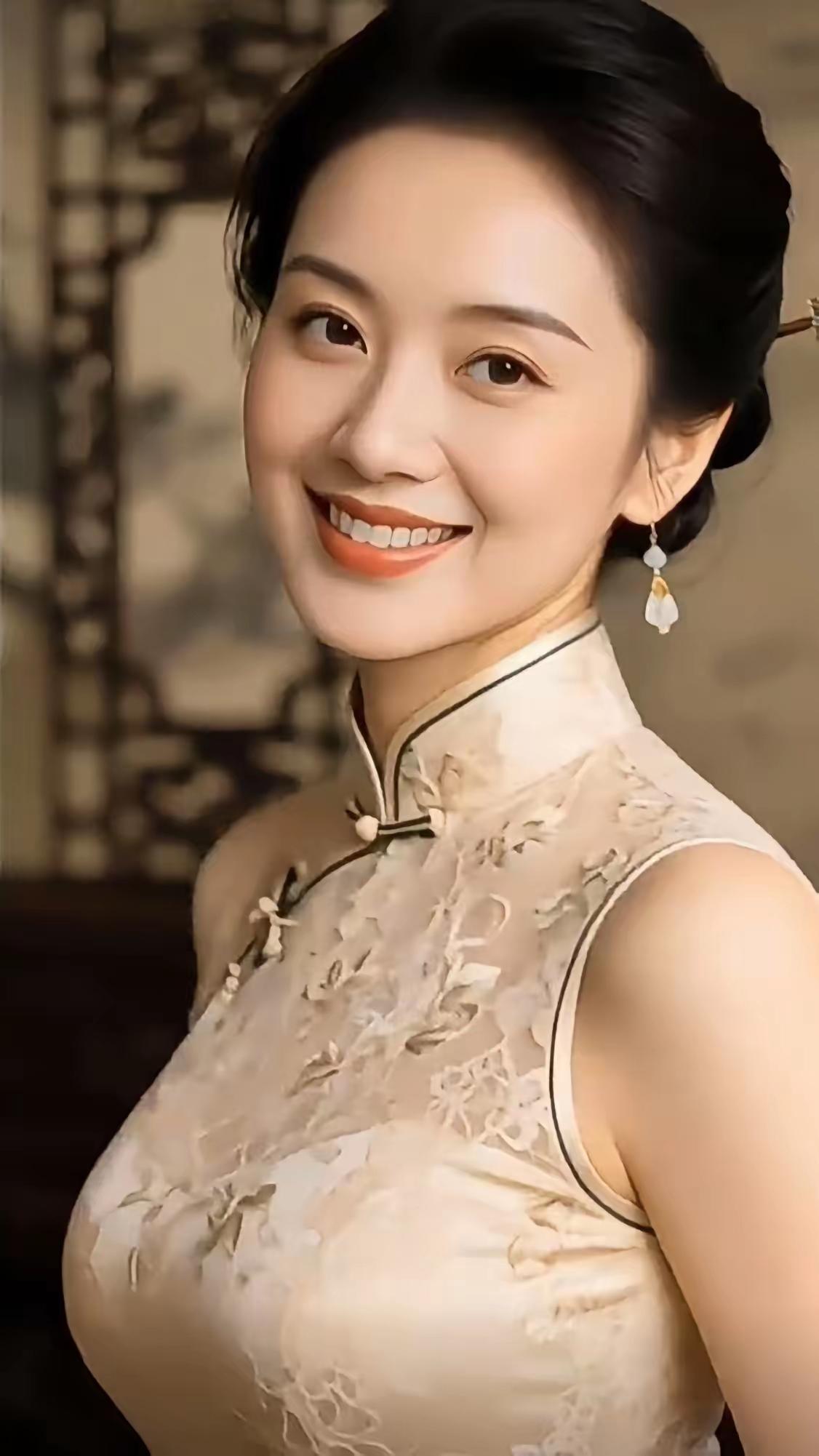 优雅旗袍尽显东方女性气质