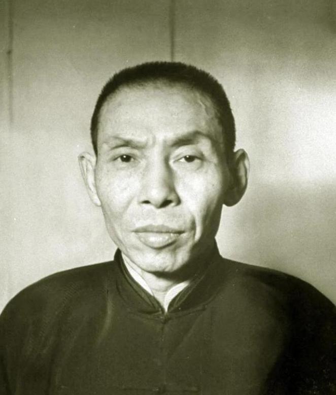 1940年12月21日，杜月笙的头号大管家万墨林，在金门大酒店门口被四名大汉强行