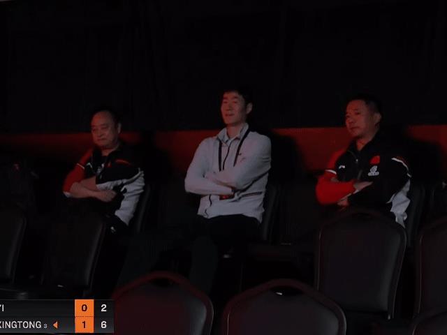 有网友说王励勤不像刘国梁，他不跟赛，不跟运动员复盘。昨天留意了一下，谁说王励勤