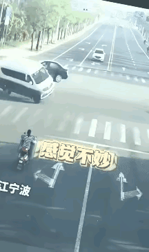 别再笑“女司机”了！这波神操作才是真正的驾驶智慧刷到这幕真的