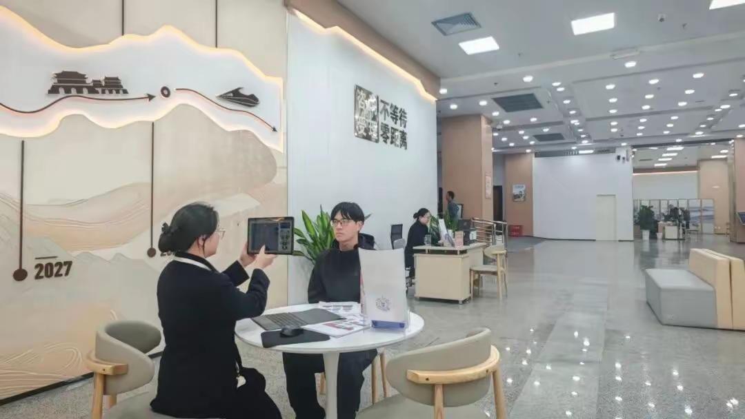 2. 成都打造“网约车司机一类事”服务场景整合27项服务：成都打造“网约车司机