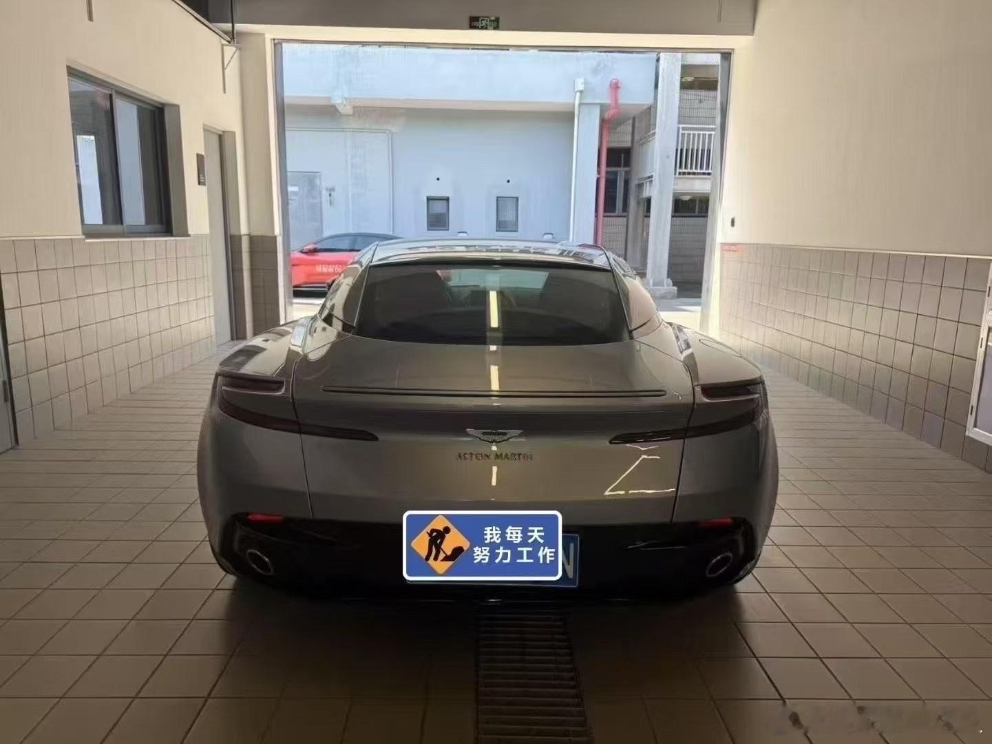 阿斯顿·马丁DB114.0求伯乐，19年上牌2.6万公里、完美配色配置、带B