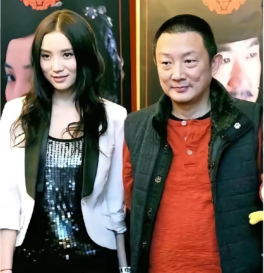2007年，50岁的导演张黎爱上了27岁的宋佳。当时的张黎已经结了5次婚，刚离完