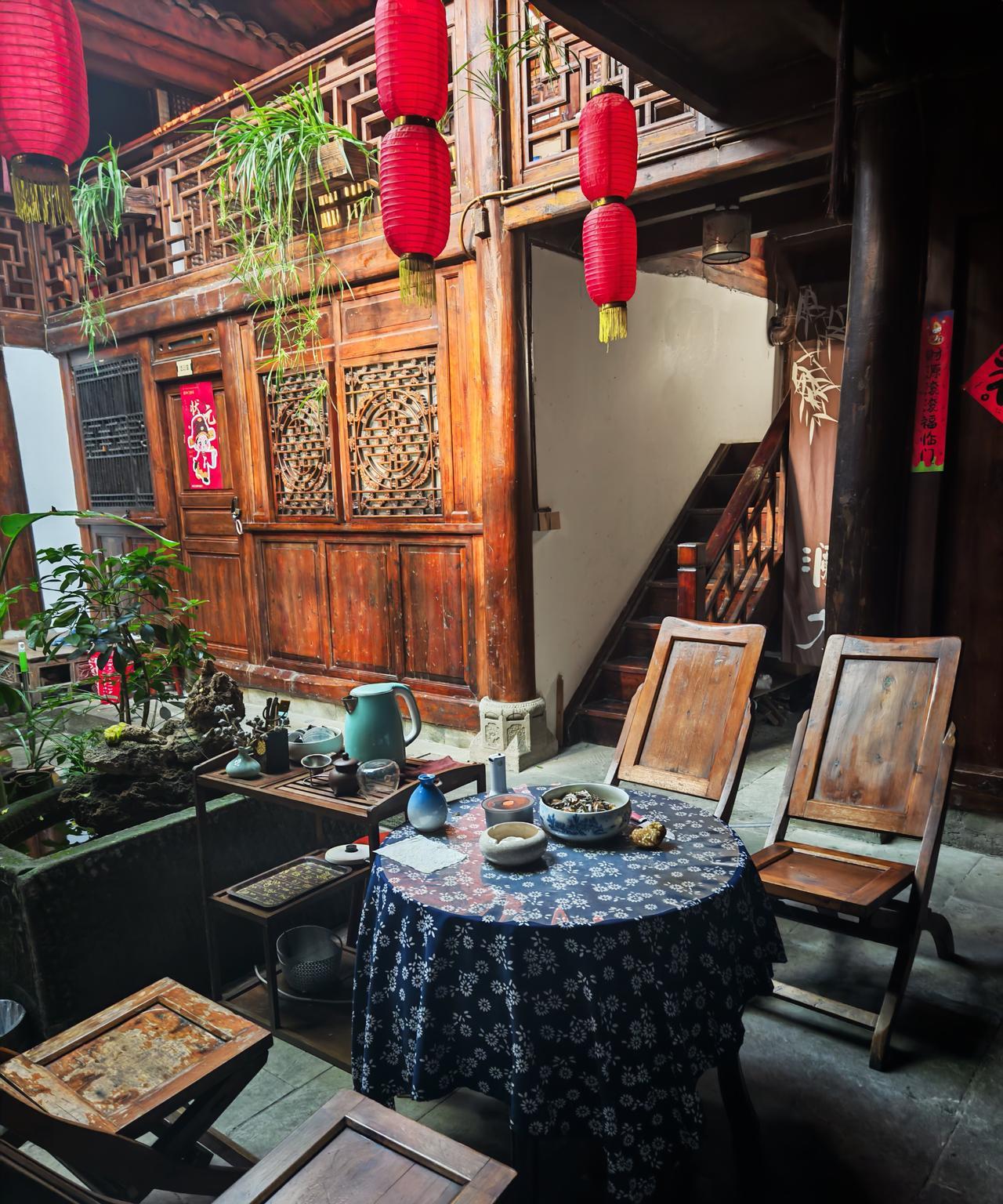 退休10年了，从喧闹的工作岗位到安静的家庭生活，没有不适应，没有觉得无聊，反而觉
