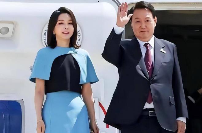 李在明终于“大仇得报”，韩前总统夫妇遭羁押，身形暴瘦满头白发 2025年韩国