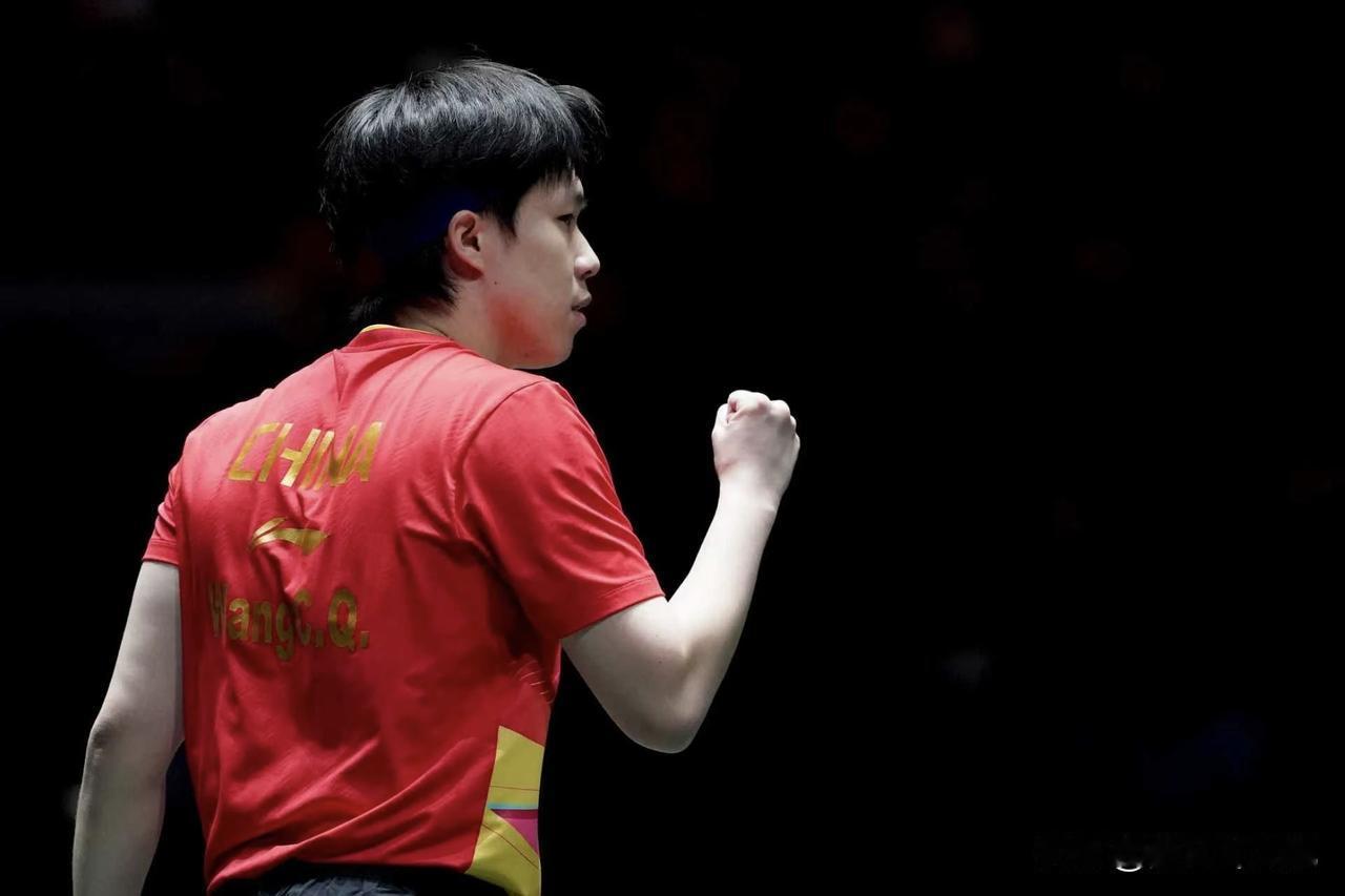 敬王楚钦是条汉子。不是王楚钦得了多少冠军，也不是王楚钦长得有多帅，而是他能在