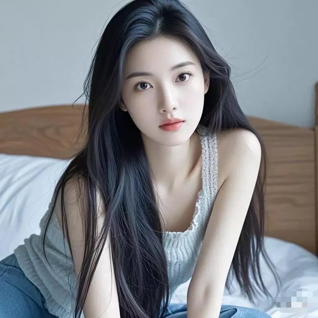 沉静的午后，长发少女倚靠床边，静谧美好。温婉长发少女温柔长发少女棕裙少女照