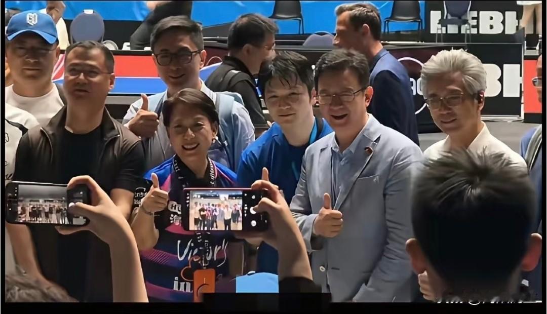 樊振东这股子拼劲，真让人没法不服气啊！刚在法兰克福帮萨尔布吕肯捧起德甲冠军
