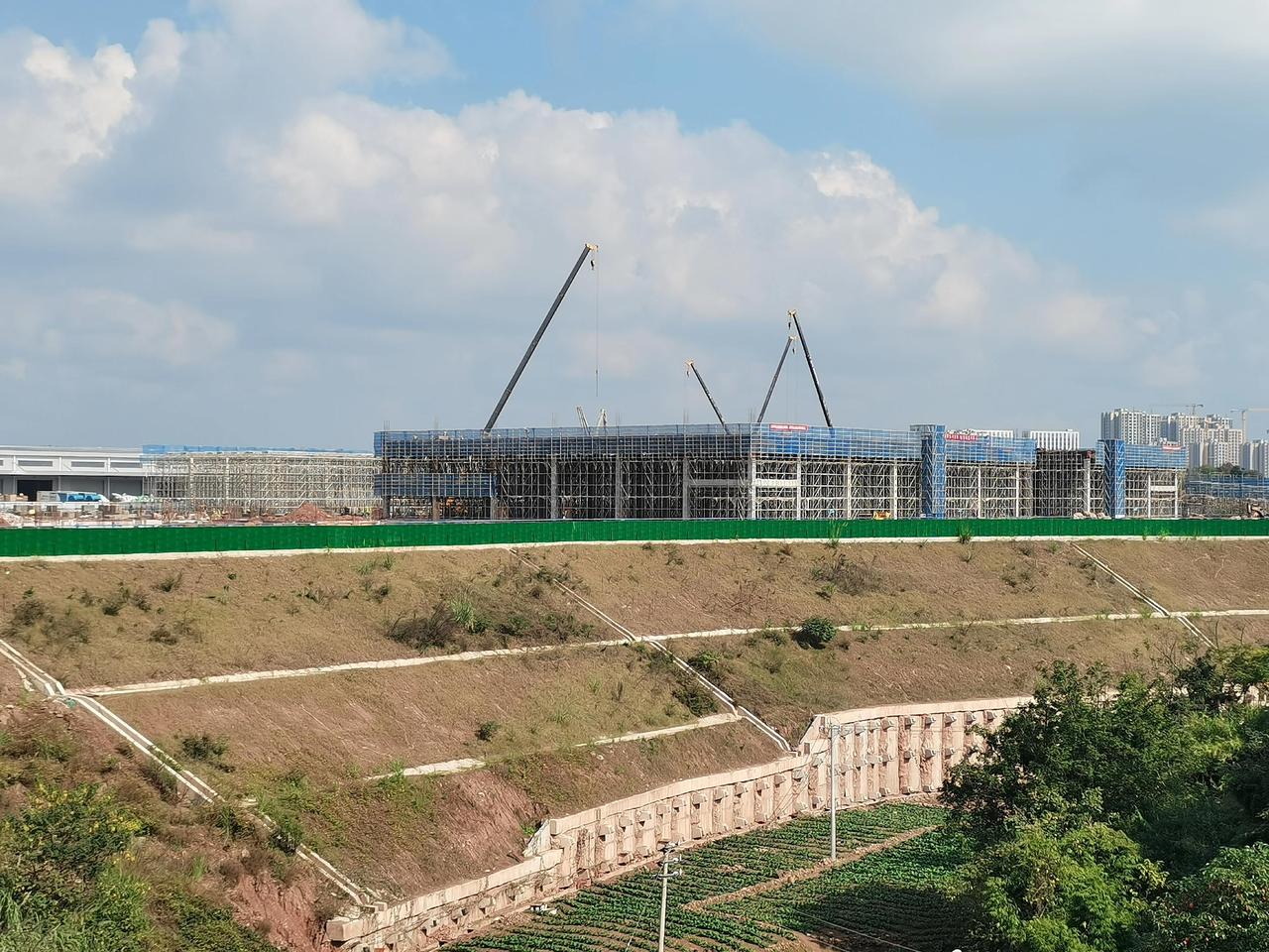 简阳城北新城：修建中的传化二期项目！传化物流基地位于简阳石桥街道成简快速路旁，目