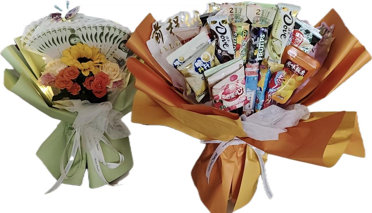 家人们谁懂啊！今天翻相册，突然被两组“花束”笑到拍大腿。左边那束是闺蜜