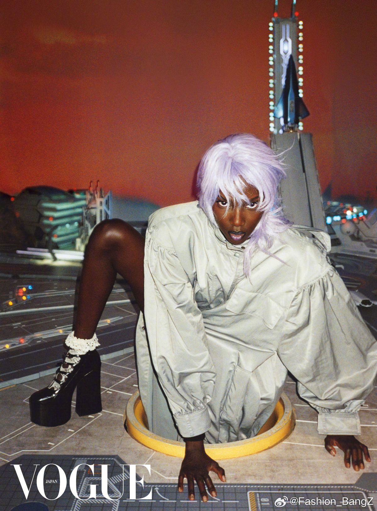 日本版VOGUE五月刊，超模AnokYai身着SaintLaure