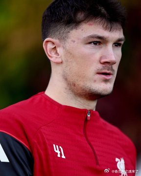 利物浦下一场比赛的右后卫人选：弗林蓬（受伤）布拉德利（受伤）多米尼克·索博斯莱（