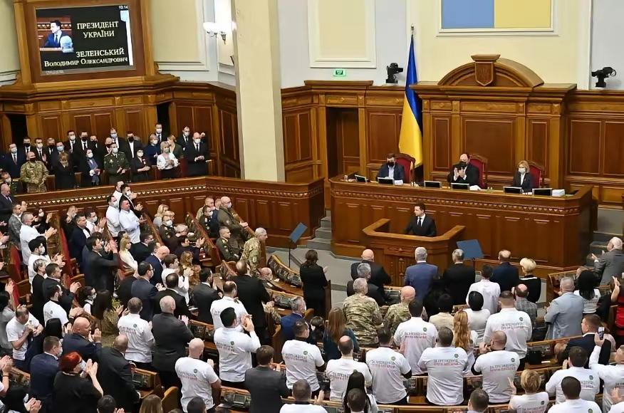 ​俄乌的战争迟迟没有得到解决，乌克兰军事专家康斯坦丁·马绍韦茨表示民众这时候已经