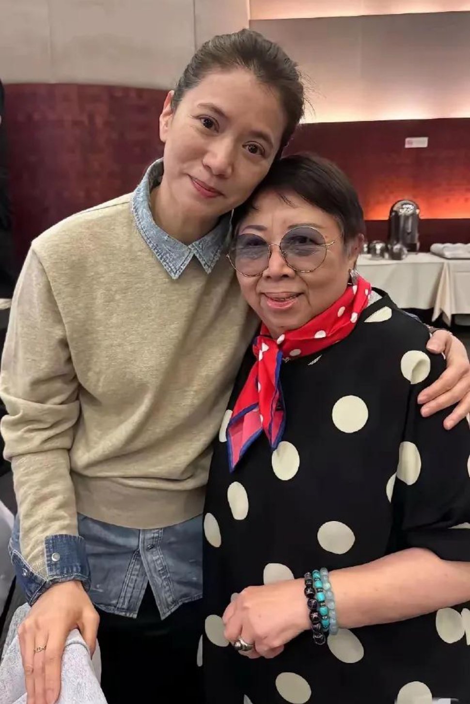 岁月不饶人啊，邱淑贞年轻时候多么美啊，现在已经美人迟暮了