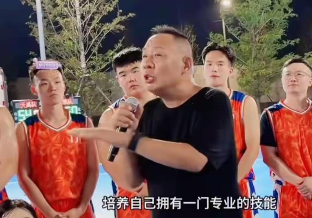 万万没想到！于东来又说了一句让人争议很大的话：给父母和孩子花的钱，建议不要超