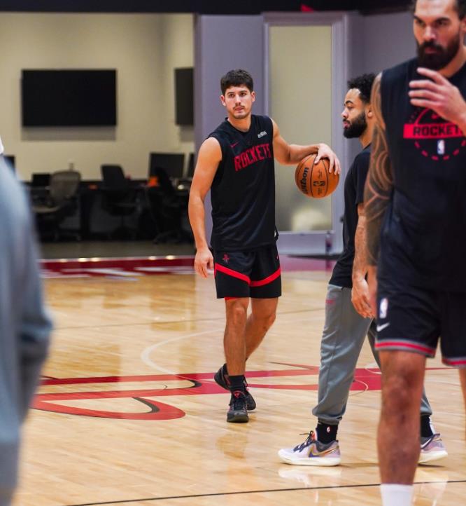 如果单从个人能力上讲，火箭队21岁的控球后卫谢泼德确实是有一定的实力，本赛季他的