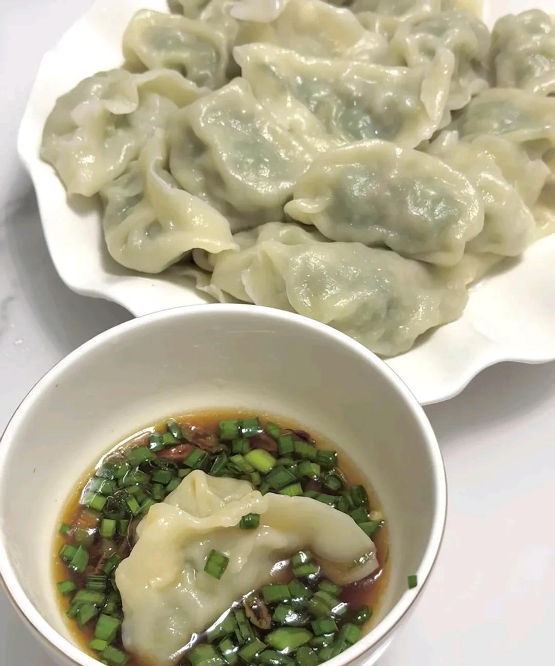 下班在电梯里，听到几位男孩说，还娶啥媳妇啊，现在彩礼这么贵，娶媳妇真是娶
