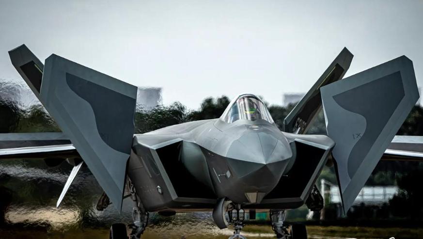 美式霸权凉透了！中俄战机产能，让特朗普看清现实报告显示，到2030年，美国在