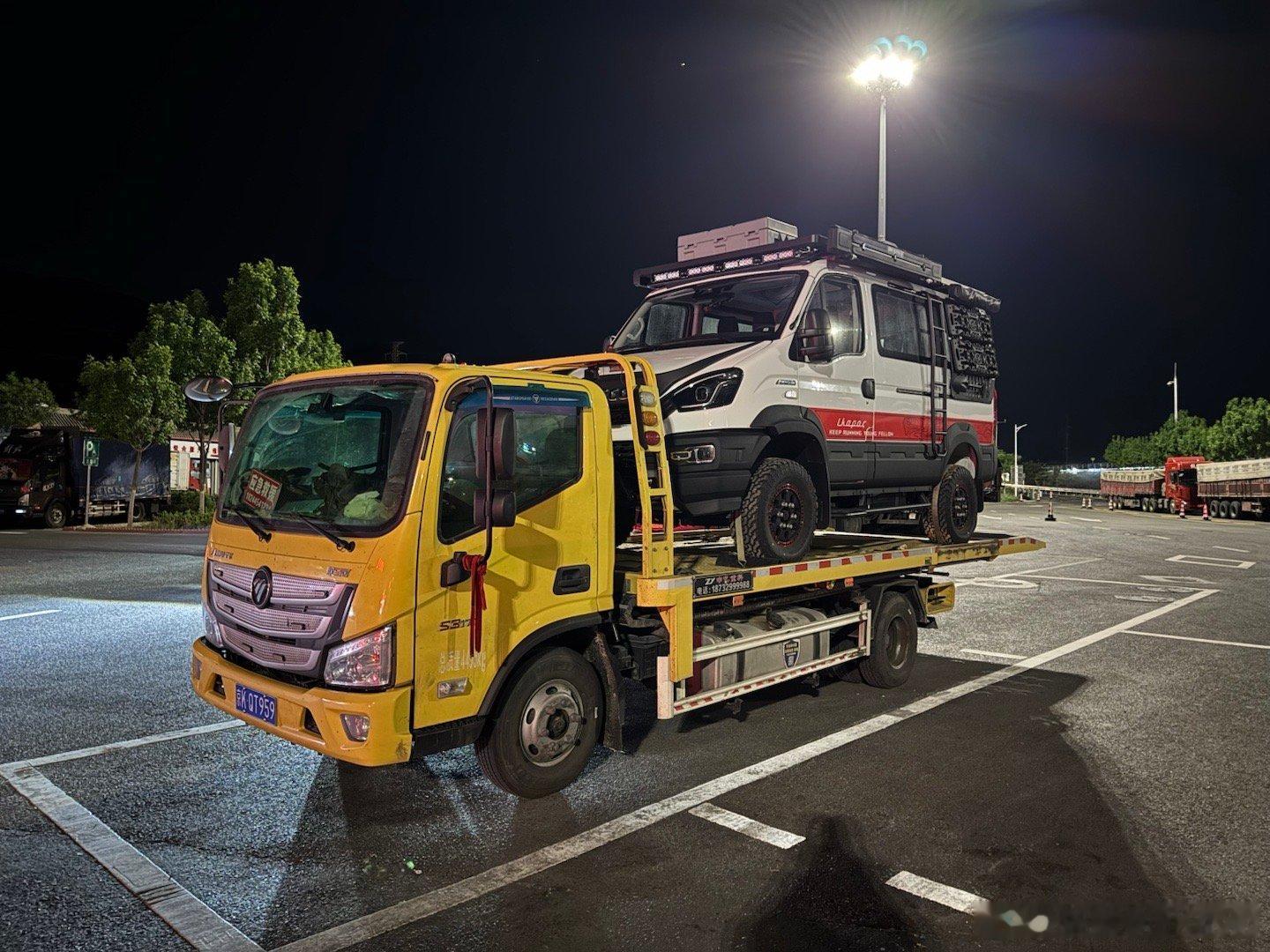4x4依维柯底盘房车，这真帅啊！从小就对这类车充满了无尽的幻想，但印象中新款的四