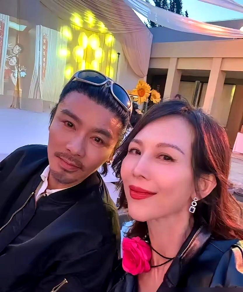 “你输给我，亏了吗？”前几天在首尔，53岁的蔡少芬跟张晋赌气，结果被丈夫这一句反问弄得当场愣住，直接