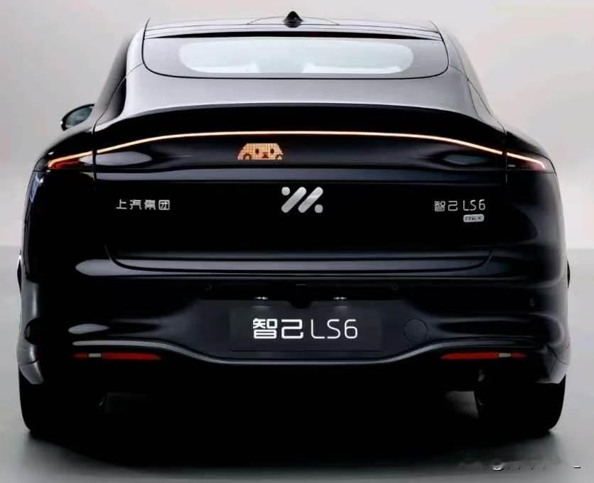 春节临近，假期出行有了智己LS6更从容，这款大五座品质家庭优选SUV特别喜欢