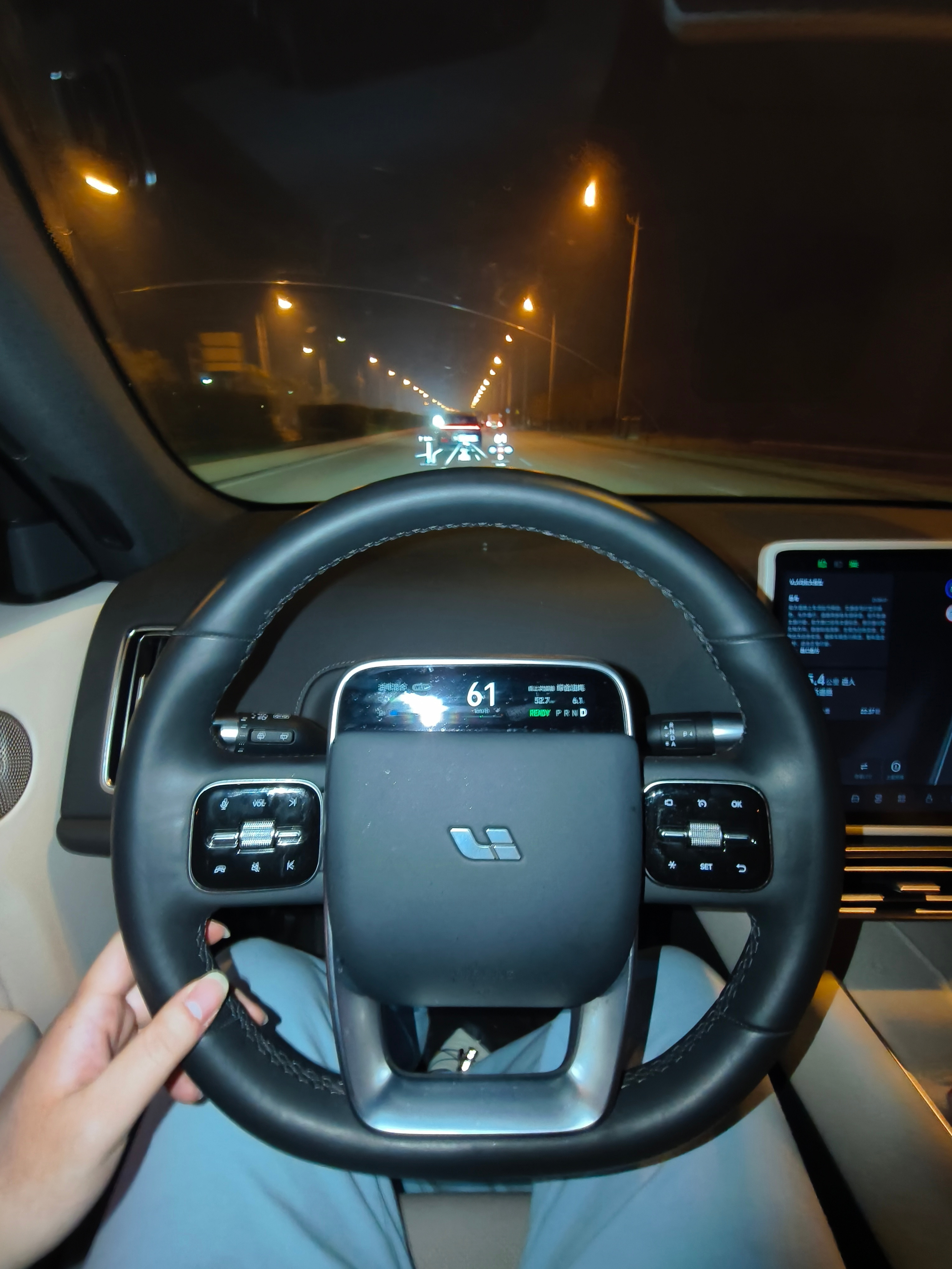 理想的车机智能化还有HUD，真的是最好的那一批