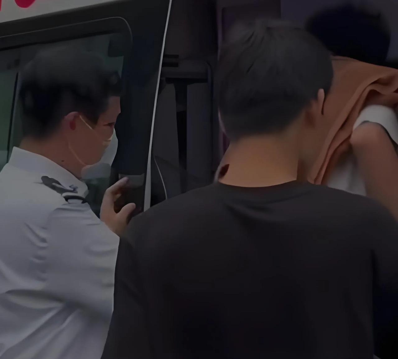 太牛了！台风“剑鱼”发威，三亚吉阳区亚龙湾某酒店周边路被堵，800多人被困，还有