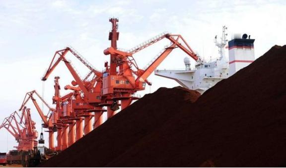 澳大利亚的铁矿严格来说，那地方根本就不是铁矿，就是纯粹的一坨铁，只不过是生锈了而