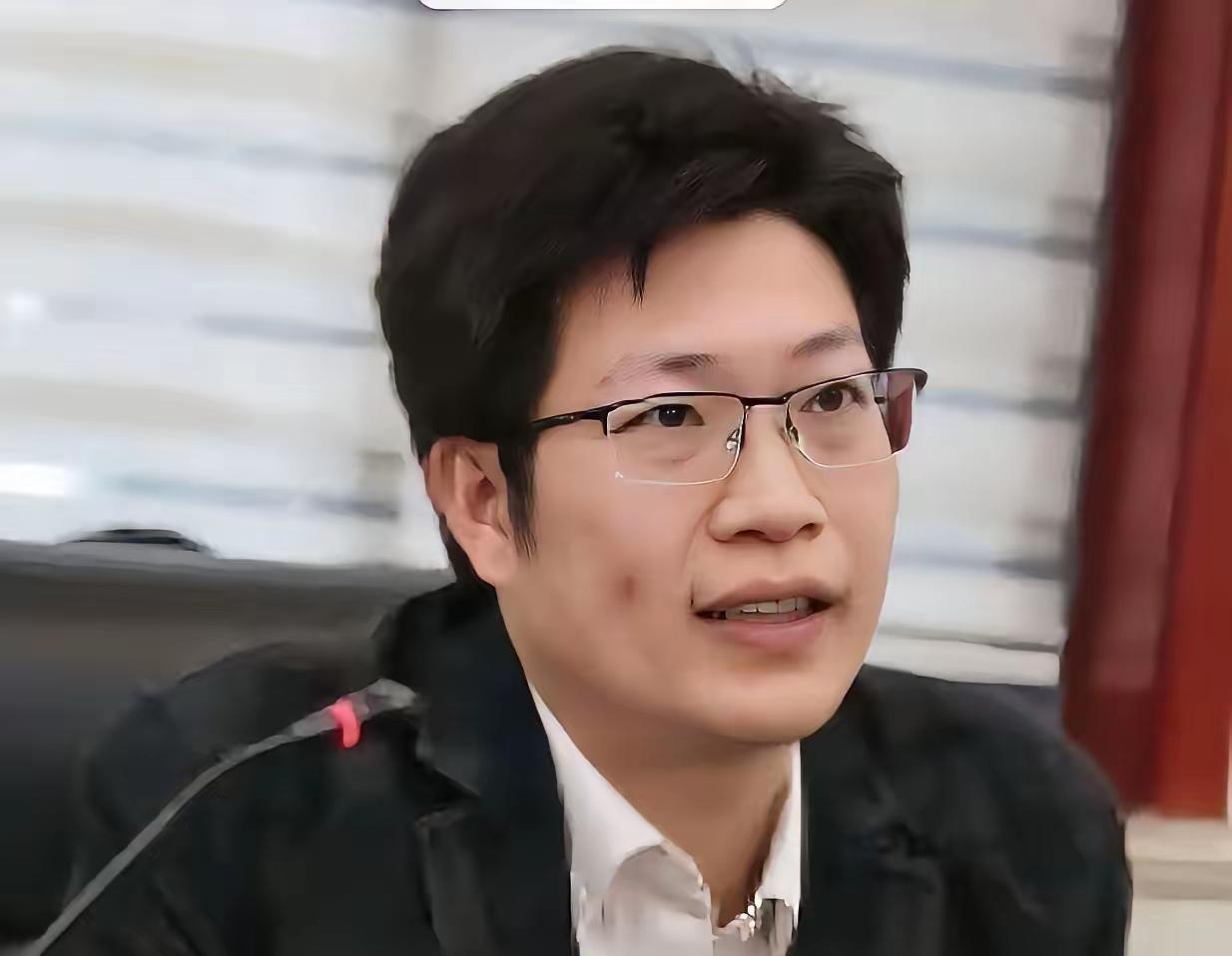 太可惜了，他才39岁，是上海科技大学教授。五一期间带一家子出去旅游，女儿落水，他