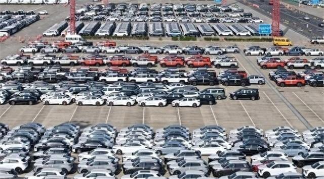 刚从布鲁塞尔做电信政策的朋友那听到个内部消息：欧盟强令三年内换掉所有中国核心设备