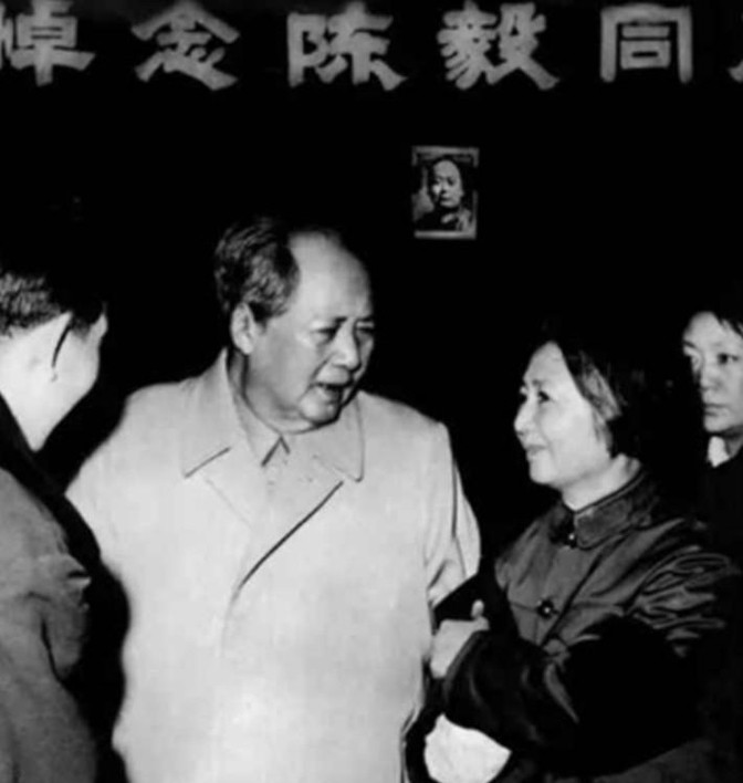 1972年，陈毅元帅逝世后，原定的追悼会规格是“低于谢富治，略高于彭绍辉”，可在