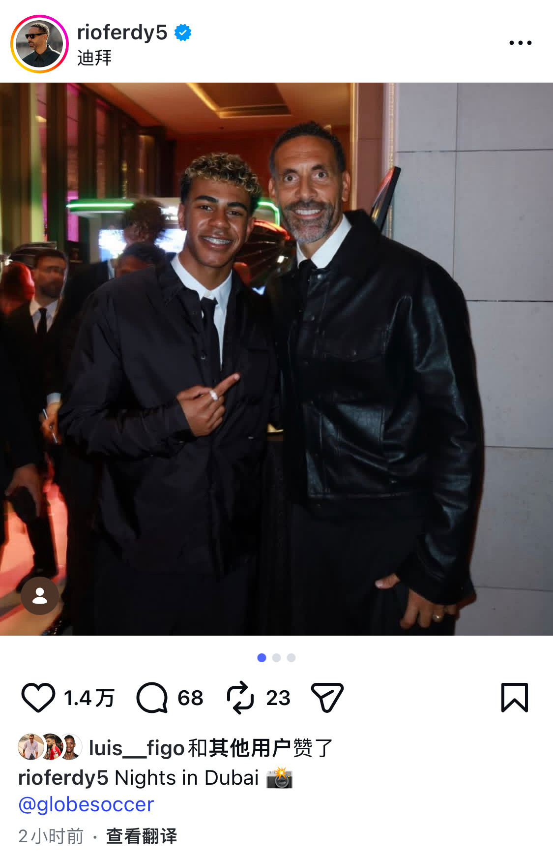 小图还以为在比什么国际友好手势。。。