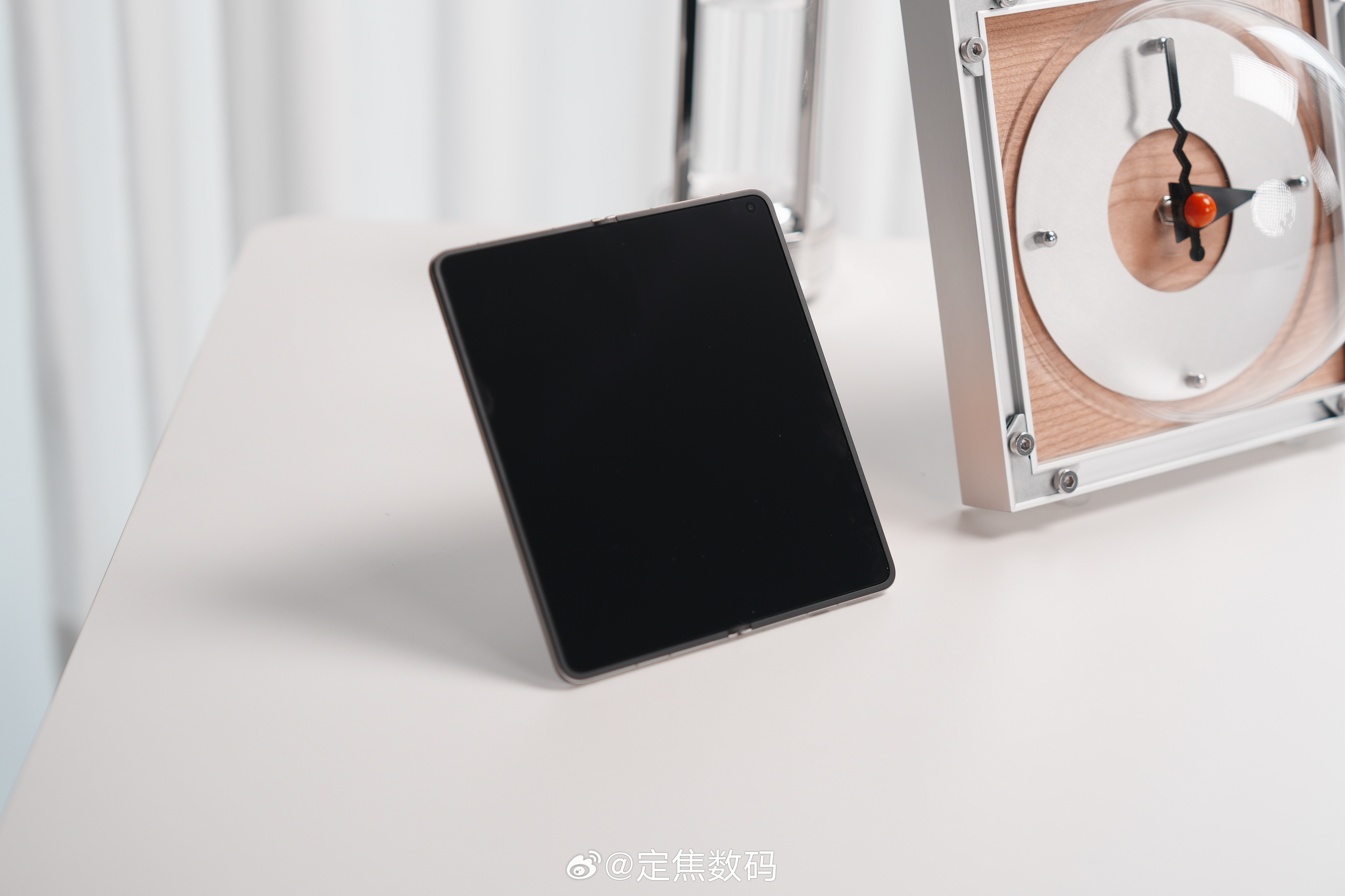 OPPOWatchX3以及OPPOFindN6外观解禁了市场唯一的钛