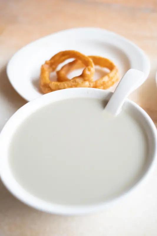 人这一生​没有什么属于你​真正属于你的​是当下每一个瞬间​是早起一杯热豆