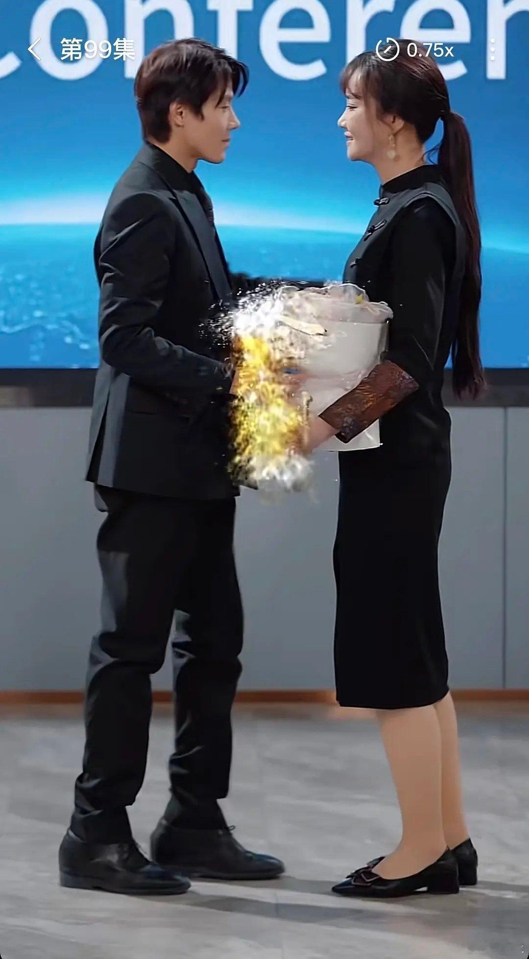 怪不得人人都想拍短剧男演员垫个高跟鞋就可以去演了一点门槛没有[捂脸哭][捂脸哭][允