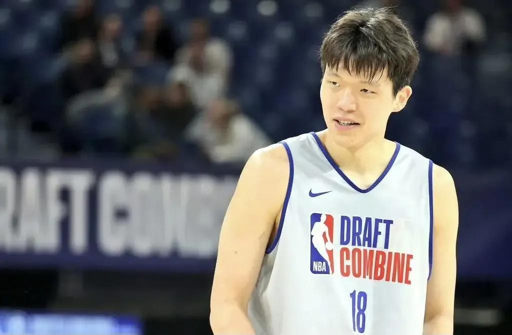 冥冥之中自有天意……杨瀚森在ESPN新一期模拟选秀中排名41位被勇士选中……
