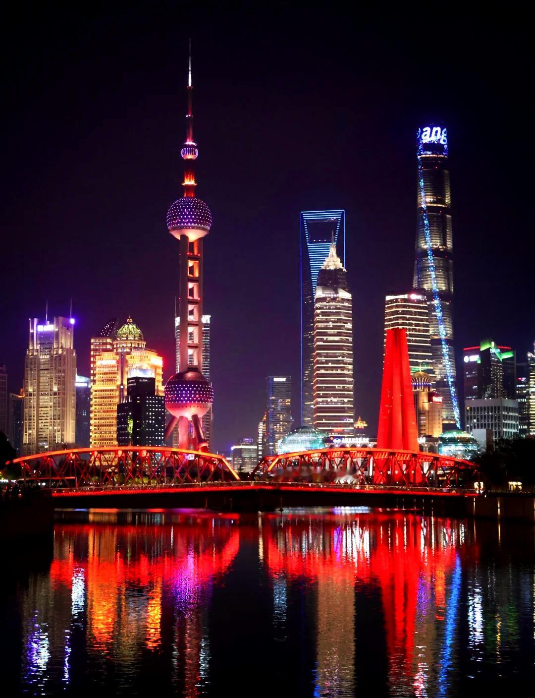 三十年风水轮流转啊！三十年前，中国年轻人羡慕欧美自由生活，纷纷向往“外面的世界