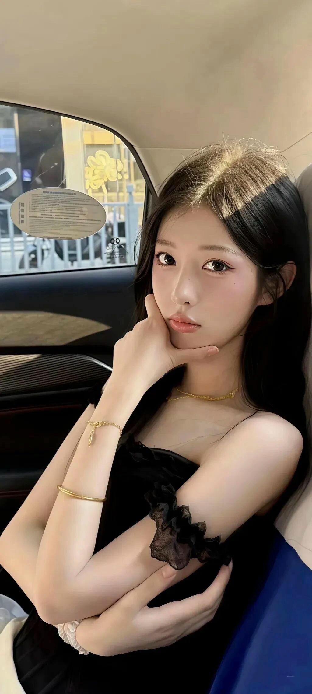 有哪些美女让人过目难忘？自信是核心魅力，她们坦然接纳自我，言行间透露坚定。独立则