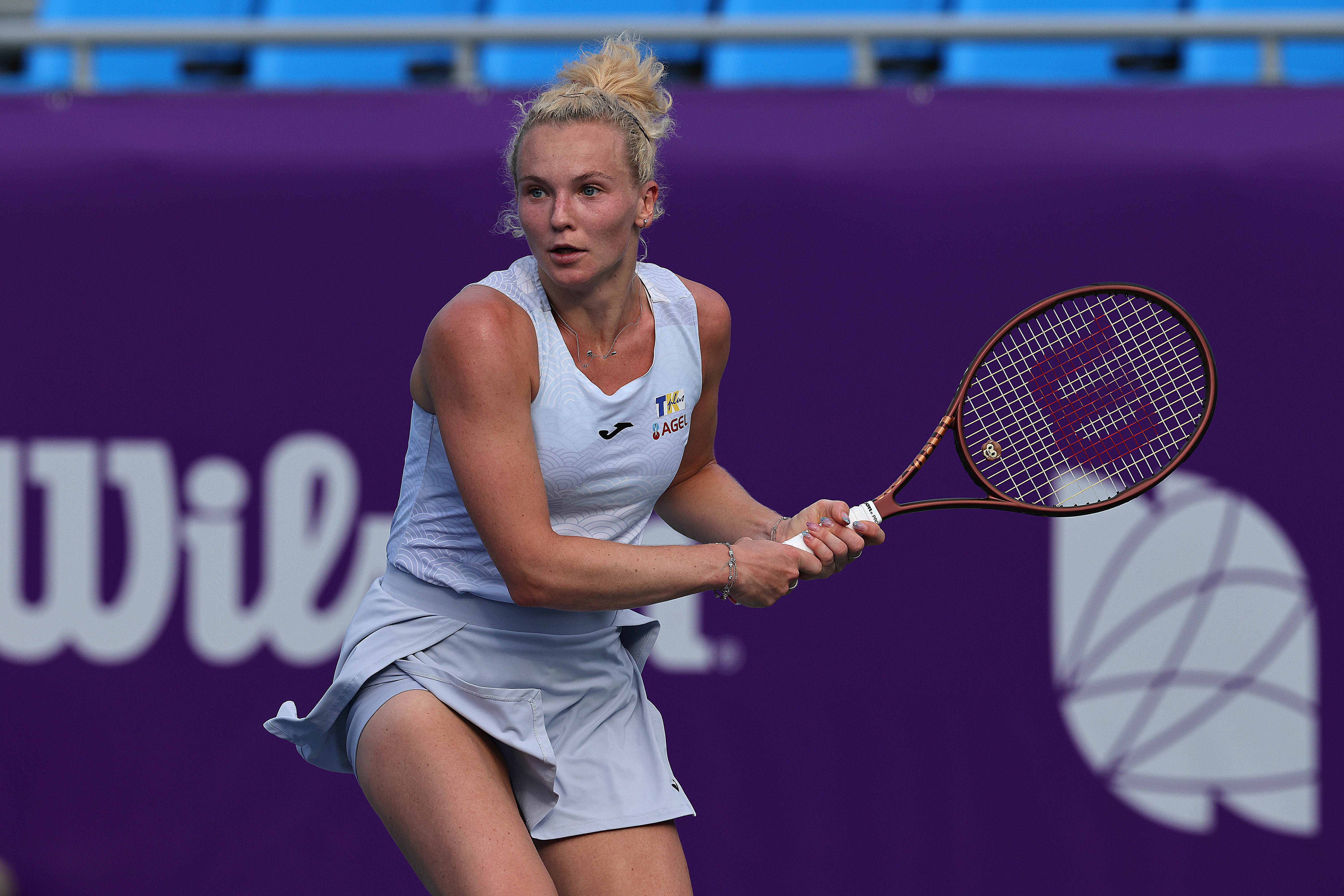 WTA500首尔站第二轮，从资格赛突围的西尼亚科娃以7-6(2)6-2淘汰去年
