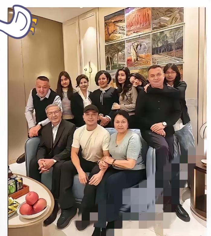 这个世界上最搞不懂得，就是尼格买提的父母了。明明各自都离婚带娃，居然二婚又生了个